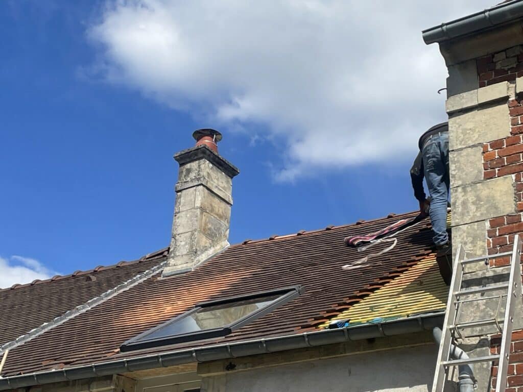 pose tuiles plates - rénovation toiture maison 60 - Cyril REY Couvreur